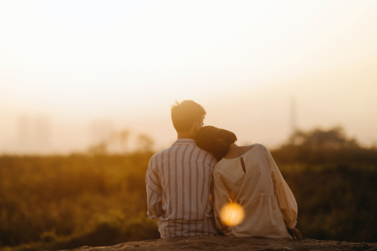 Construyendo una base sólida: practicando el amor saludable en tu relación